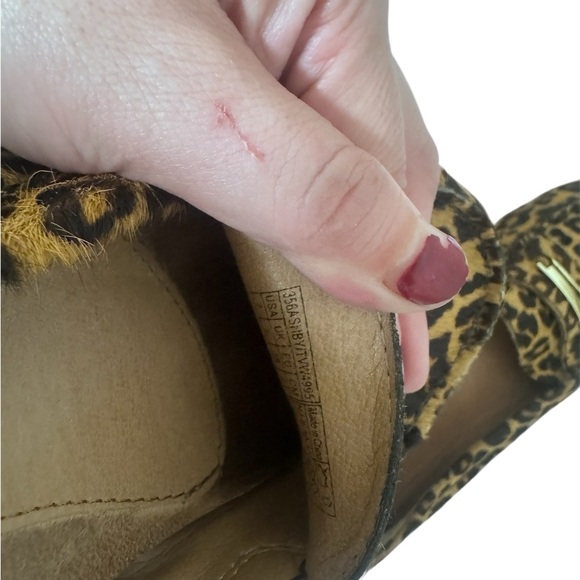 Vionic Leopard Pattern Flats - Picture 5 of 8